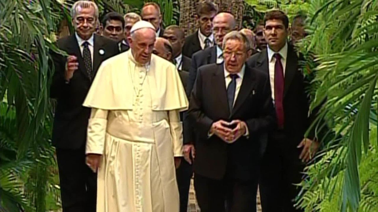 CNNE 256395 - 160212130806-cuba-raul-castro-pope-francis-partnership-oppmann-pkg-00022623