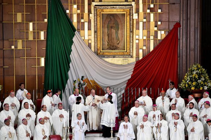 El papa Francisco celebró una misa en la Basílica de Guadalupe en la ciudad de México. Allí se refirió al drama de las familias de los miles de desaparecidos del país.