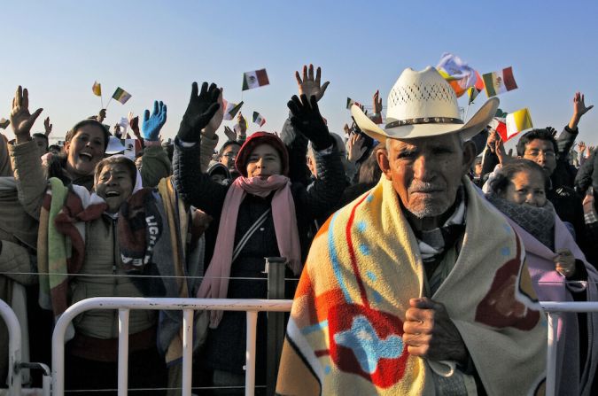 A pesar de que las primeras estimaciones para la misa en Ecatepec era de 300.000 asistentes, se espera que este domingo asistan hasta 2 millones de personas que no necesariamente cuentan con una entrada para ver a Francisco.