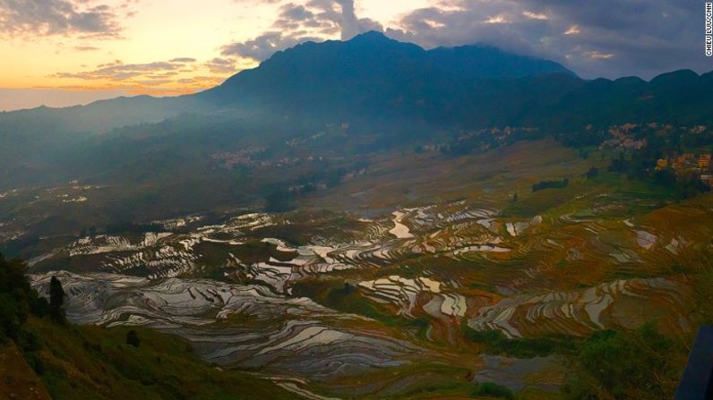 Terraza de arroz de Hani - Las terrazas de cáscara de arroz en el condado de Yuanyang de Yunnan fueron desarrolladas por el grupo étnico Hani hace más de 1.300 años. Las vistas son aún más impresionante durante los amaneceres o atardeceres.