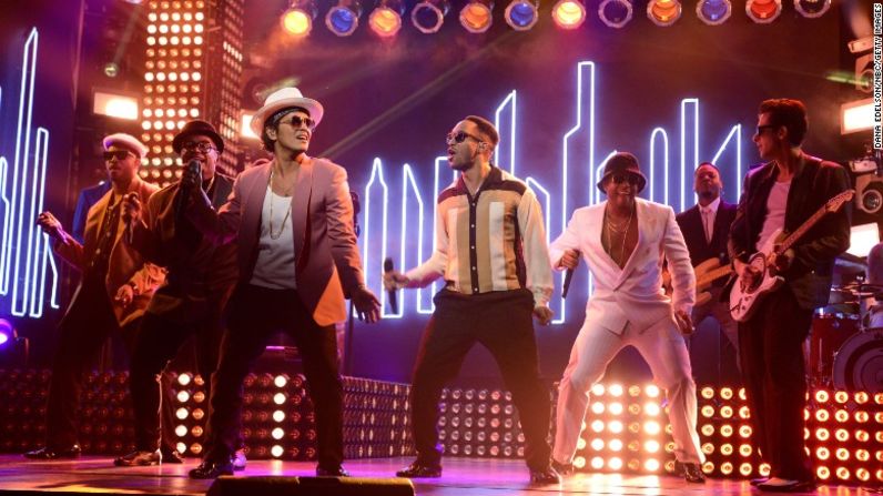 Grabación del año y Mejor interpretación de dúo o grupo pop: “Uptown Funk” Mark Ronson con Bruno Mars