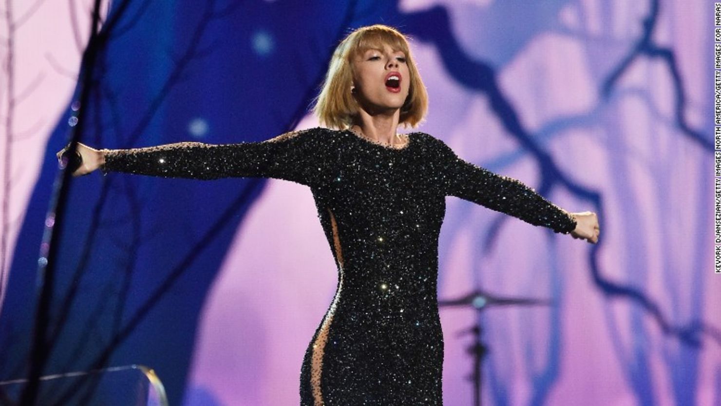 Taylor Swift recibió el galardón al Mejor álbum del año.