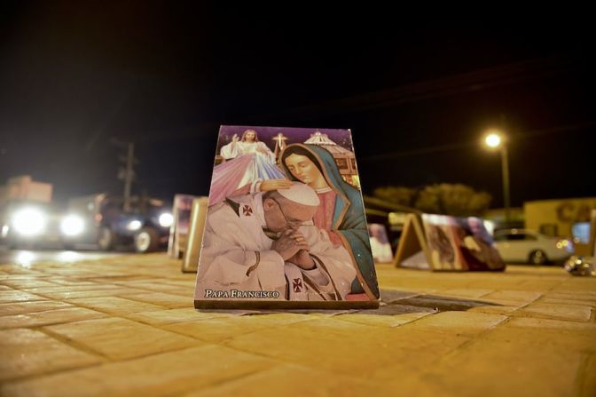 Imágenes del papa Francisco en una calle de Ciudad Juarez (YURI CORTEZ/AFP/Getty Images).