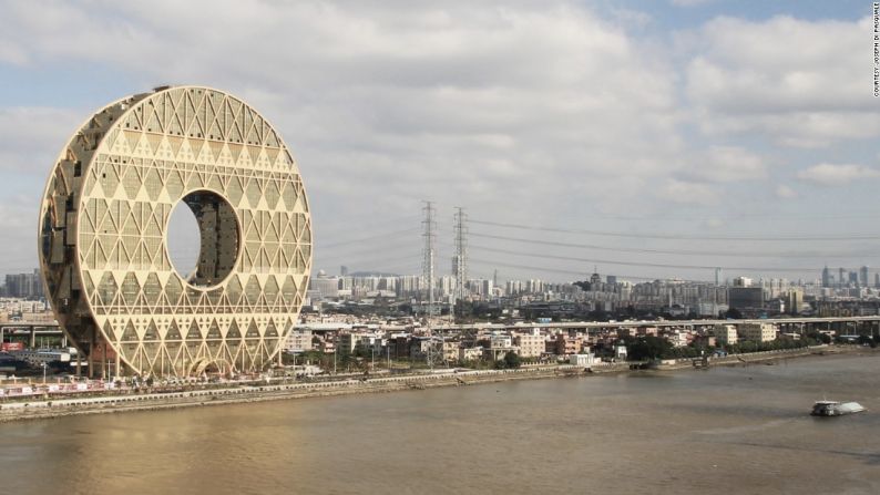 Los diseños arquitectónicos memorables que ya se encuentran en China incluyen al Guangzhou Circle, hogar del Guangdong Plastic Exchange. Según la firma italiana de arquitectura A.M. Progetti, el diseño está inspirado en los antiguos discos de jade.