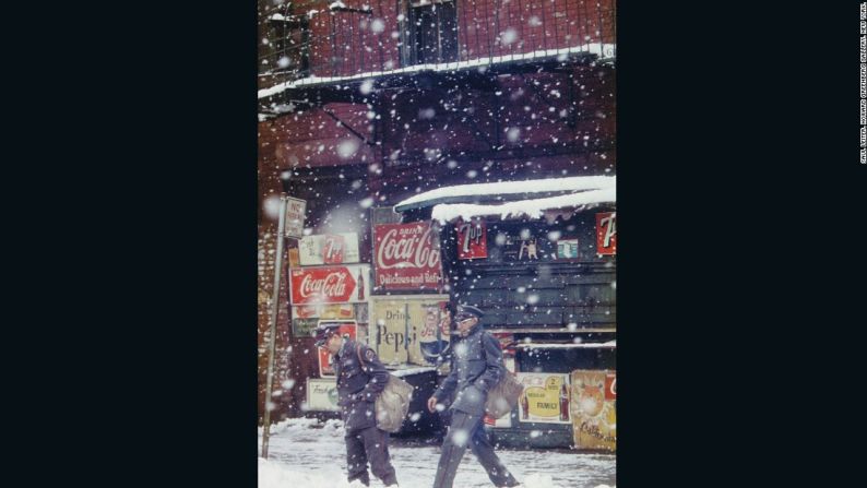 Postmen (1952) – Para 1947, tomaba fotografías a color.