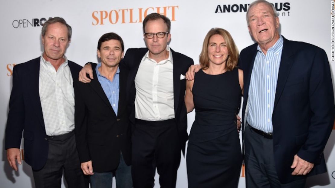 Los periodistas reales de 'Spotlight' posan con el director de la cinta Tom McCarthy (centro).