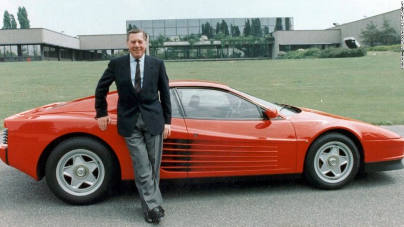 Ferrari Testarossa – Por Leonardo Fioravanti, Ian Cameron, Guido Campoli, Emmanuele Nicosia, Diego Ottina en Pininfarina, 1984-1996. De muchas maneras, este es el máximo auto deportivo. Ligeramente demasiado afilado como para ser fálico, ciertamente está frente a ti y representa el espíritu del diseño en la década de 1980. También es un símbolo de la enorme contribución de Pininfarina al diseño italiano.