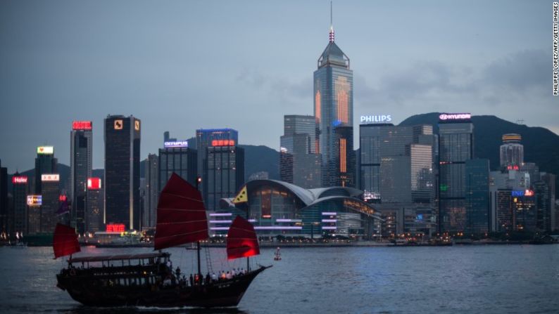 3. Hong Kong — Costo anual de alojamiento: 103.200 dólares