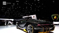 CNNE 264372 - 160308110904-cnnee-pkg-dinero-el-nuevo-lamborghini-centenario-00000721-overlay-tease