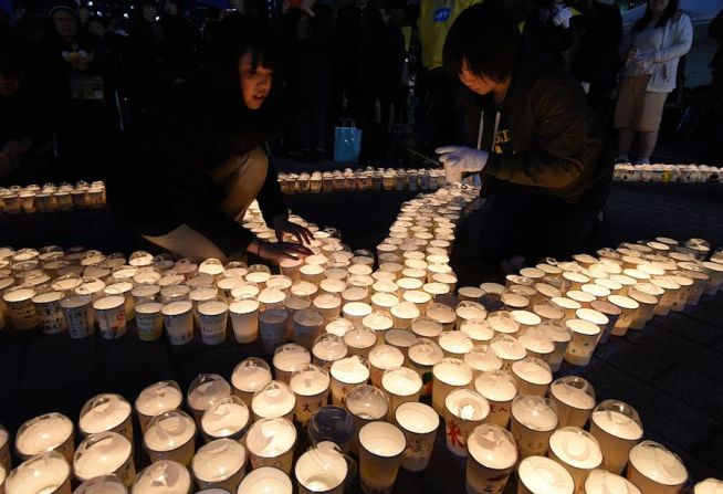 Japón vive una jornada de conmemoraciones en el quinto aniversario del terremoto y tsunami que arrasaron Fukushima (TORU YAMANAKA/AFP/Getty Images).