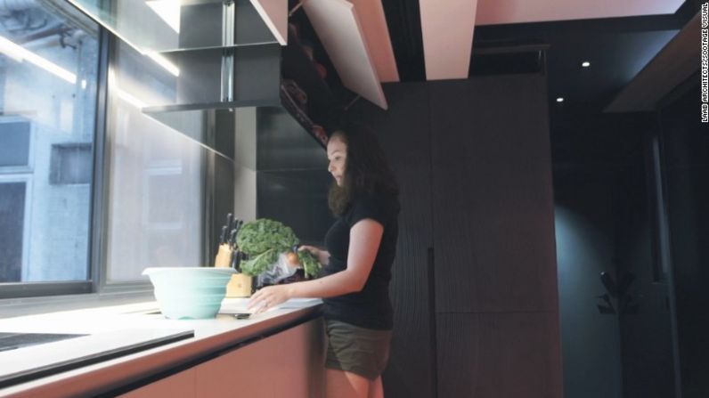 El espacio cuenta con una gran cocina, la cual fue una de las inclusiones más importantes en el espacio renovado para Michelle Tennant. "Yo cocino con frecuencia, por lo que quería tener el espacio para un horno de tamaño completo".