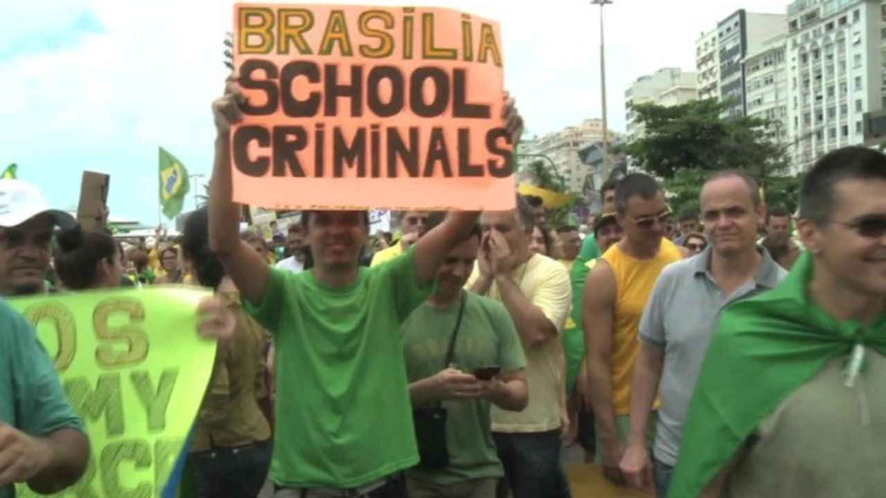 CNNE 266090 - 160314124524-cnnee-pkg-francho-baron-protestas-en-brasil-00003119-story-top