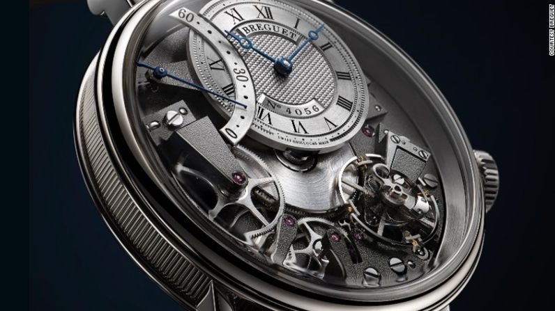 Breguet Tradition Automatique Seconde Rétrograde 7097 – Breguet Tradition Automatique Seconde Rétrograde 7097, el cual fue anunciado el año pasado, hizo su debut oficial en Baselworld. El diseño de adentro hacia afuera permite que el usuario –o admirador– vea los mecanismos internos del reloj en acción.