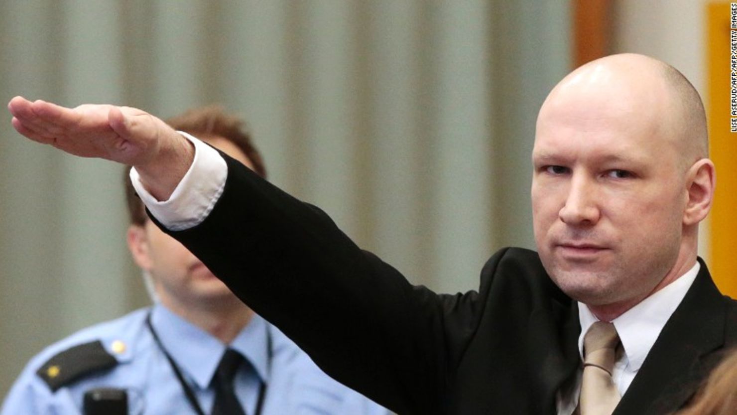 Anders Breivik hizo el saludo nazi durante el primer día del juicio.