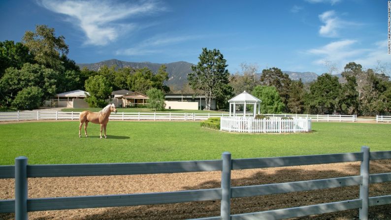 La magnate de los medios de comunicación, Oprah Winfrey, ha pagado 28,8 millones de dólares por Seamair Farm, una propiedad ecuestre en Montecito, Santa Barbara, California.