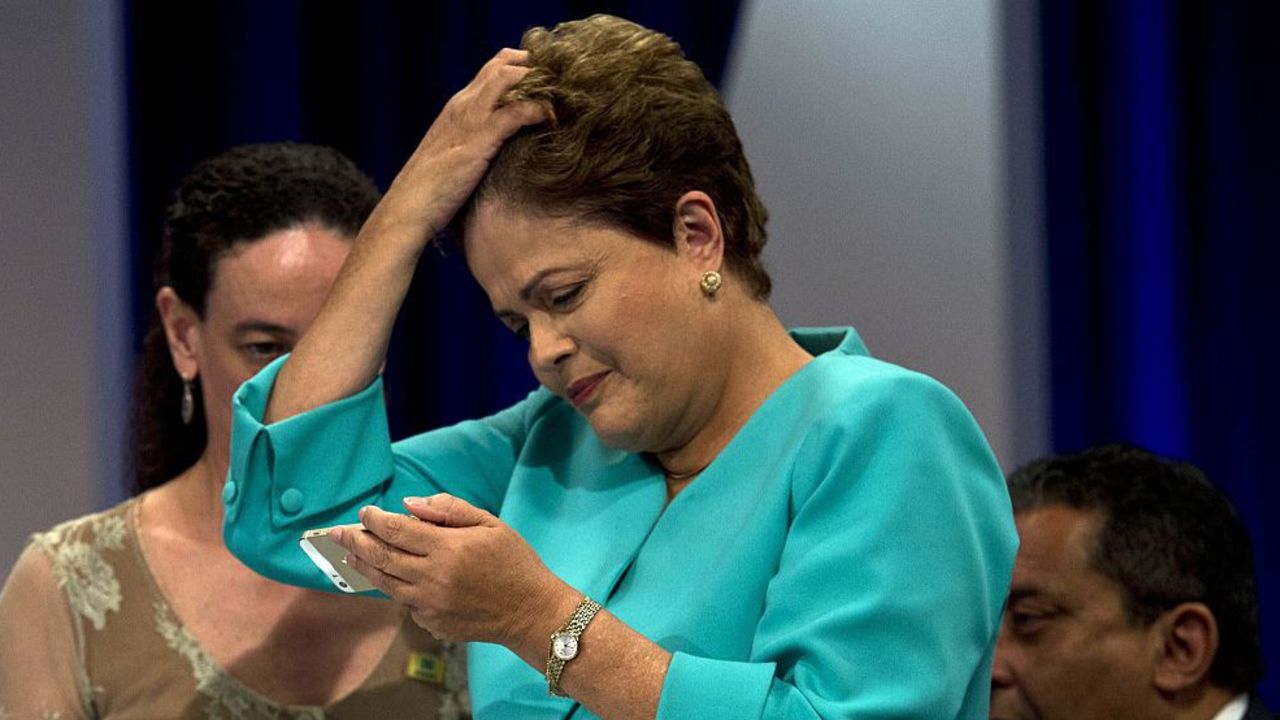 CNNE 267062 - brazil-campaign-debate-rousseff-neves