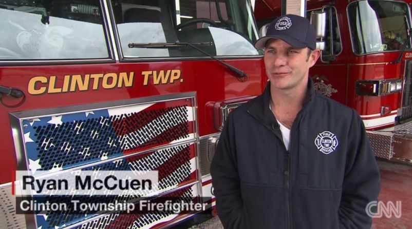 Ryan McCuen, bombero del condado Clinton, Michigan, un héroe y buen samaritano., en entrevista con CNN.