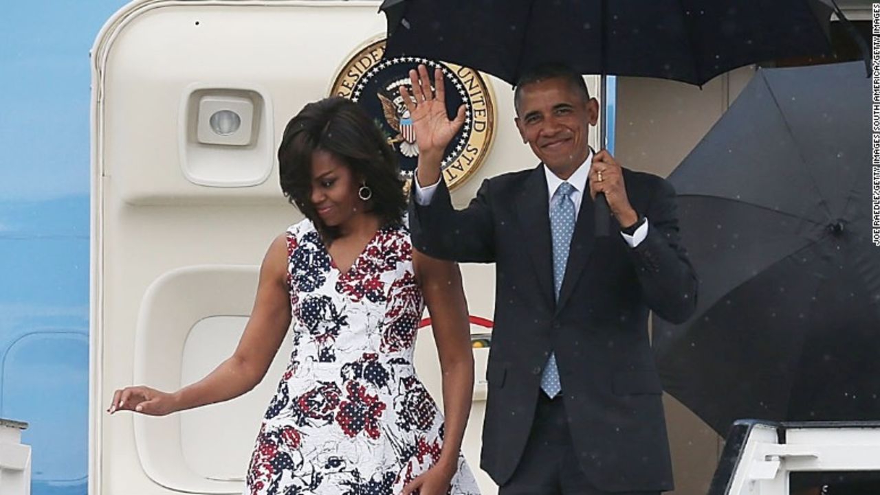 CNNE 268029 - 160320170157-02-obama-arrives-cuba-0320-exlarge-169