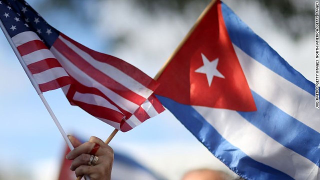 CNNE 268401 - 160321162442-cnnee-obama-cuba-banderas-eeuu-cuba-story-top