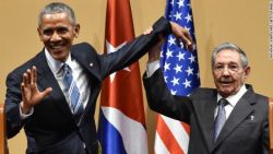 CNNE 268437 - 160321171027-barack-obama-raul-castro-arm-story-top