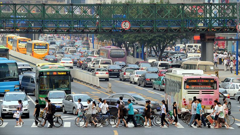 Cantón está situada justo al norte de Shenzhen, en el delta del río de las Perlas de China, y no se salva del tráfico.