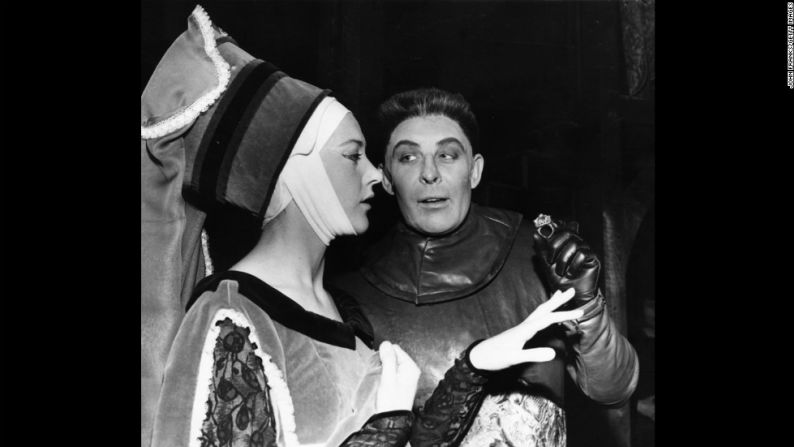 Las obras de Shakespeare perduran en cientos de producciones montadas cada año alrededor del mundo. Aquí, Paul Daneman y Eileen Atkins aparecen en "Richard III" en el Old Vic Theatre de Londres en 1962.