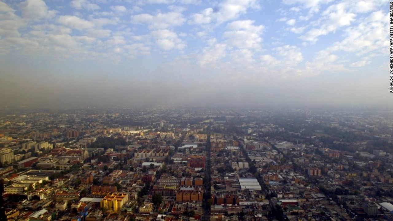 La Ciudad de México fue etiquetada como la ciudad más contaminada del planeta a principios de la década de 1990, pero después de más de dos décadas los esfuerzos para mejorar la calidad del aire están avanzando.