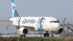 CNNE 270522 - avion secuestrado egypt air