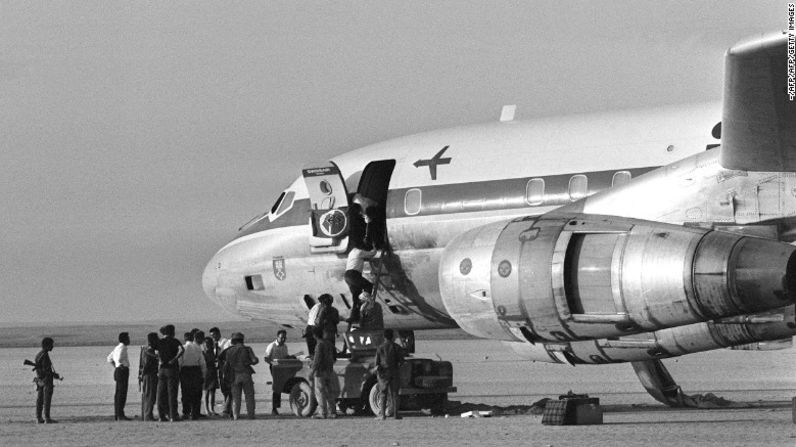 Un avión de Swissair fue secuestrado en septiembre de 1970 por parte del Frente Popular para la Liberación de Palestina. El grupo secuestró cuatro aviones.