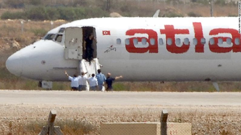 Dos hombres secuestraron un avión turco de Atlas Jet en el aeropuerto de Antalya, en agosto de 2007.