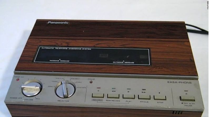 Grabadoras de mensajes - Aún dejamos mensajes luego del ‘beep’, pero en 1980 eran grabados en cintas.