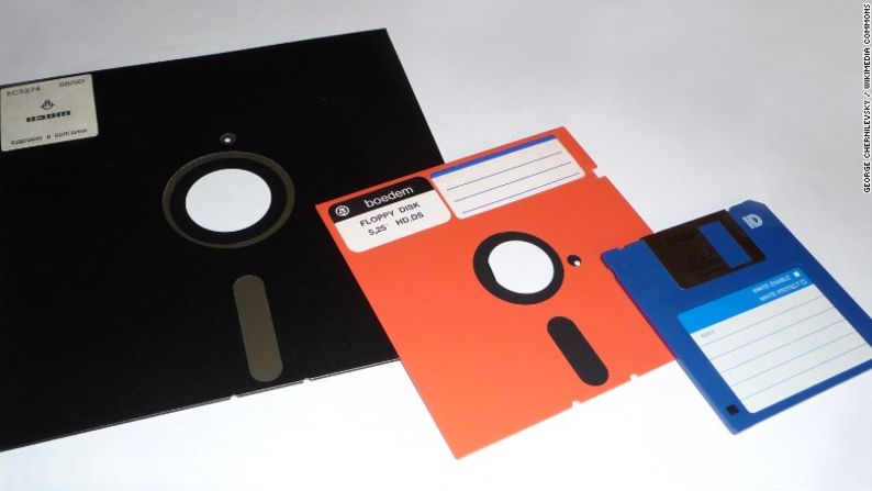 LOS GADGETS DE ÚLTIMA TECNOLOGÍA DE 1980 — Disquetes: los disquetes fueron las principales herramientas de almacenamiento externo de la década de 1980.