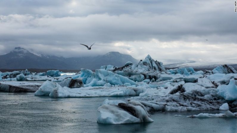 La laguna glacial de Jokulsarlon se encuentra en el extremo sur del glaciar Vatnajokull de Islandia, el casquete nevado más grande por área en toda Europa.