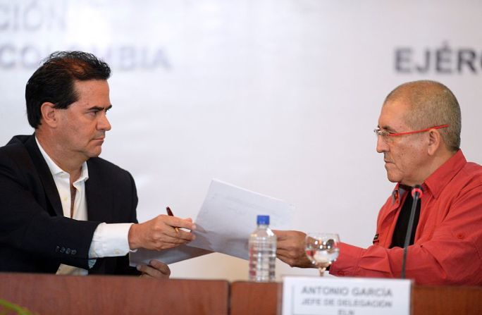 En marzo de 2016, el negociador del gobierno Frank Pearl y el líder del ELN Antonio García anunciaron el inicio de los diálogos.