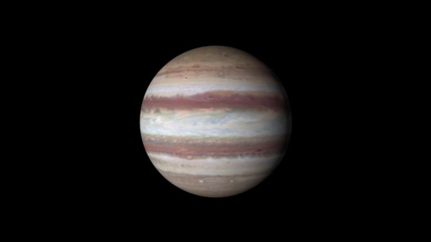 Júpiter se sitúa en el borde del cinturón de asteroides y es tan grande que su gravedad puede afectar a otros objetos.