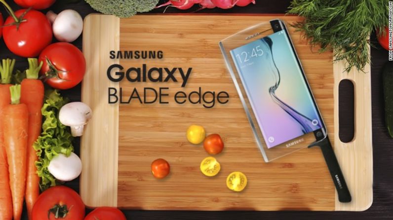 Samsung dio a conocer su Galaxy BLADE edge, el "primer cuchillo inteligente del mundo con capacidades de teléfono inteligente". La copia promocional lee: "para un aspecto de mayor categoría, elije la edición premium con incrustaciones de marfil de colmillo de mamut, el cual está hecho de auténtico colmillo de mamut, que se encuentra debajo de la superficie del mar del Norte".