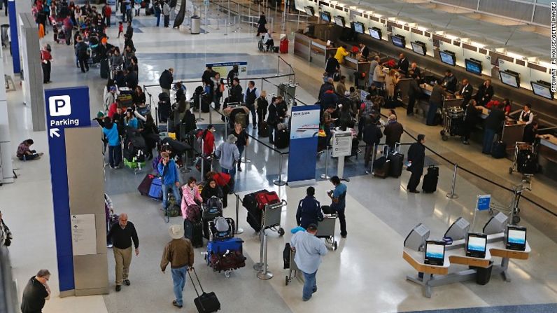 En el décimo lugar de los aeropuertos más transitados del mundo en 20105 quedó Dallas Fort-Worth, con 64 millones de pasajeros.