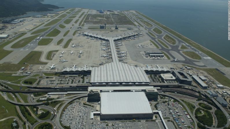 En el octavo lugar, el Aeropuerto Internacional de Hong Kong, con más de 68 millones de pasajeros.