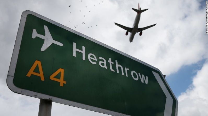 En el sexto lugar, el aeropuerto de Heathrow, en Londres, con 74,98 millones de pasajeros.