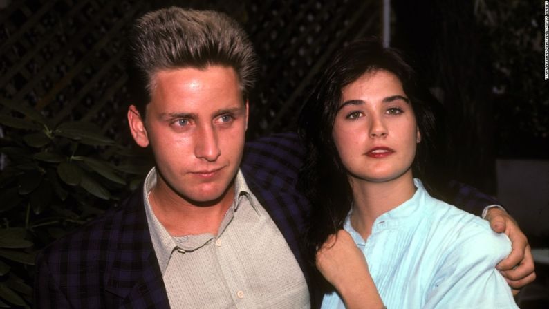 Emilio Estévez y Demi Moore: antes de Bruce Willis y mucho antes de Ashton Kutcher, Moore estuvo comprometida con Estévez. Los dos se conocieron en el rodaje de "St. Elmo, punto de encuentro" en 1984, se comprometieron un año después y se separaron en 1987.