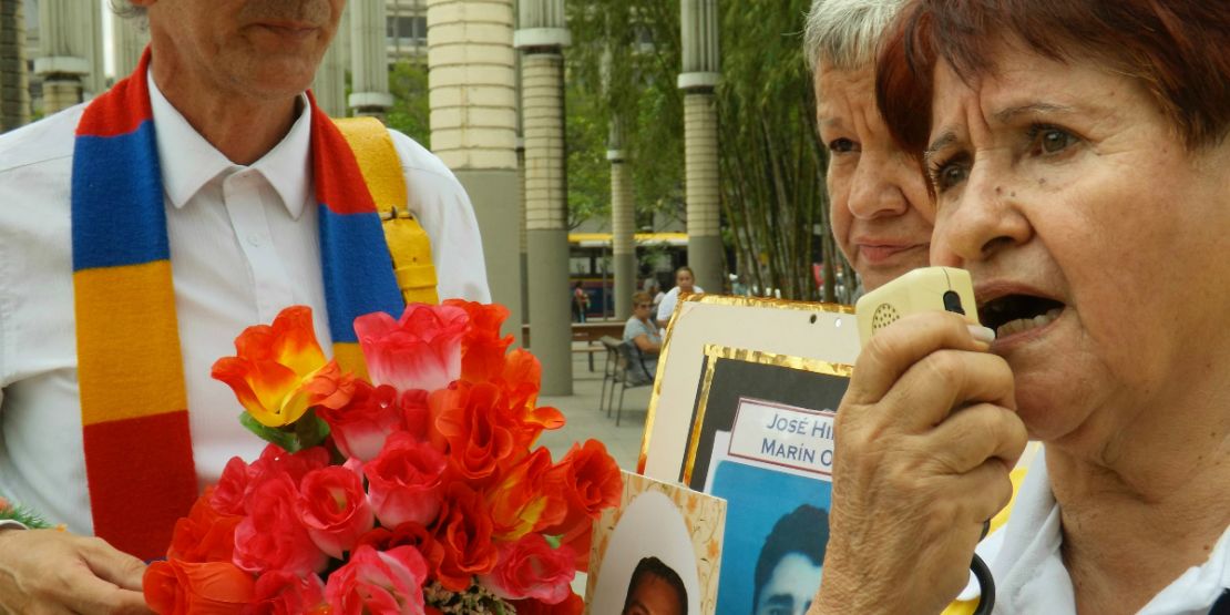 LEE: Madres de la Candelaria esperan a las FARC para reconstruir el país