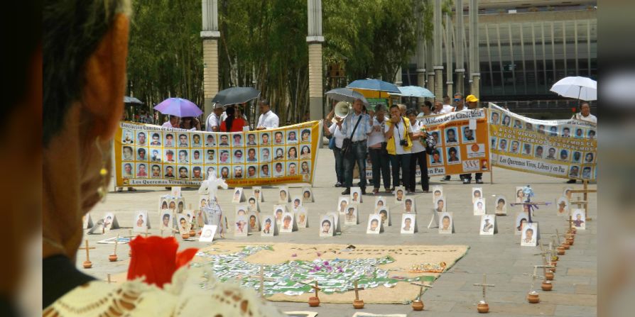 Saber algún día qué pasó con sus hijos es lo único que mantiene a estas mujeres en pie y su principal condición para recibir a los miembros de las FARC en la vida civil y respetarlos como ciudadanos.