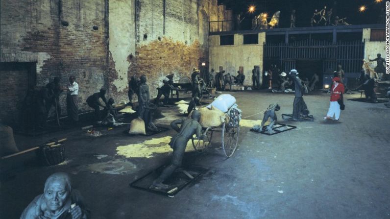 "Venice's Rent Collection Courtyard", Deposito Polveri, Arsenal, Bienal de Venecia, 1999.