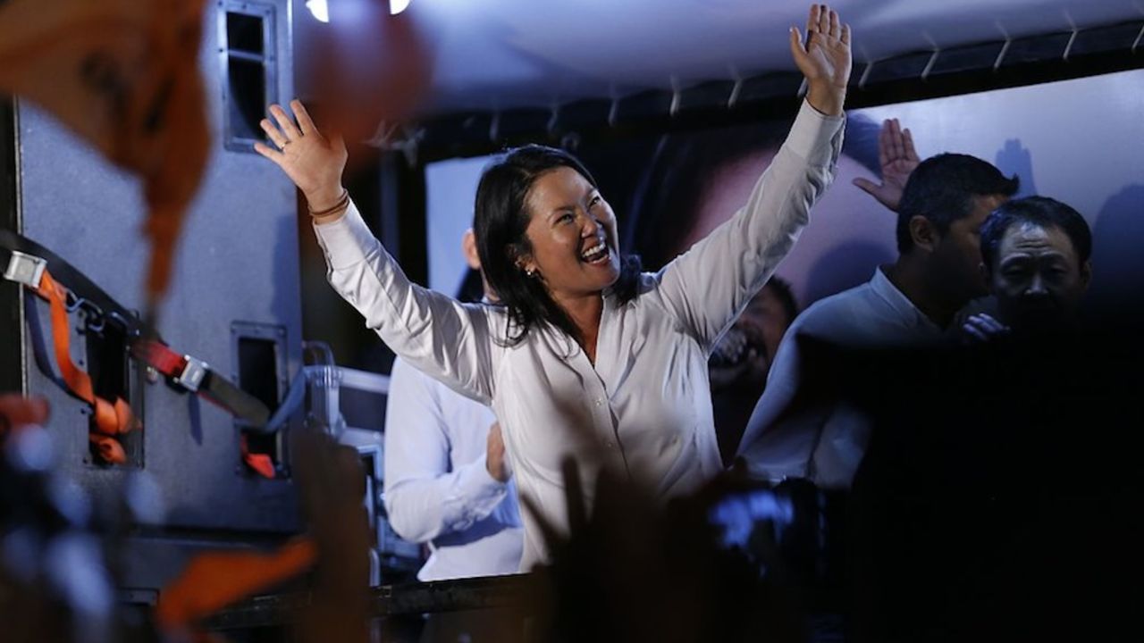 Keiko Fujimori celebra los resultados con sus simpatizantes, tras una rueda de prensa en Lima (LUKA GONZALES/AFP/Getty Images).