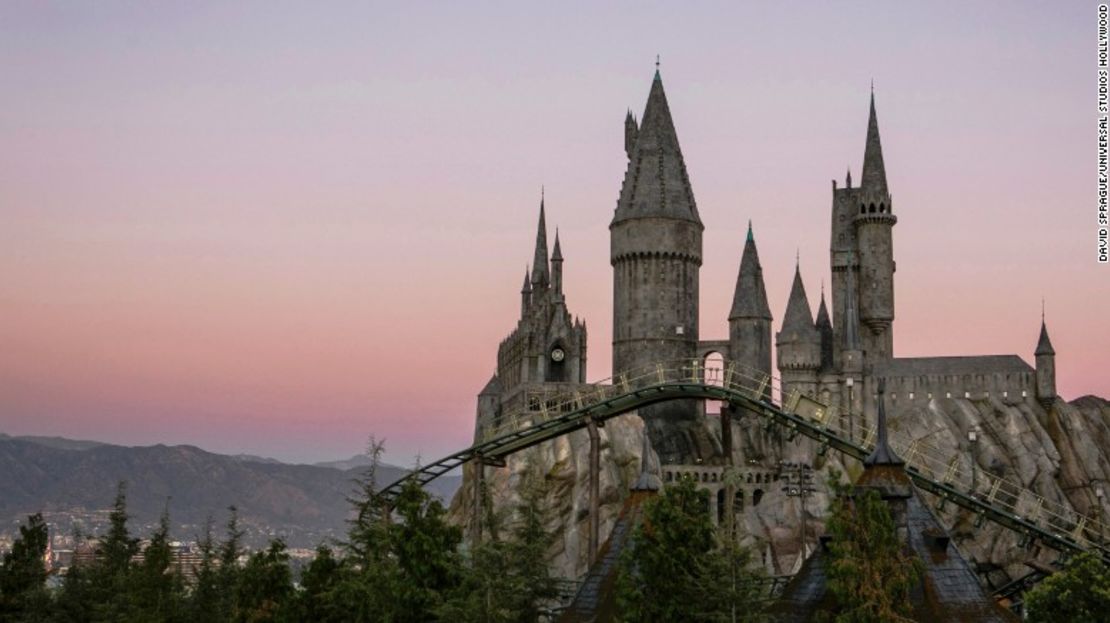 Universal Estudios en Hollywood abrió las puertas del Mundo Mágico de Harry Potter el 7 de abril.