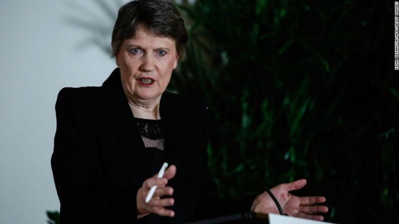 Helen Clark es la única candidata hasta el momento que no proviene de Europa. La antigua primera ministra de Nueva Zelandia lideró el Programa de Desarrollo de las Naciones Unidas que se enfocó en ayudar a países en erradicar la pobreza y la inequidad. Ella fue la primera mujer en liderar el PNUD y fue la segunda mujer en ser primer ministra de Nueva Zelandia.