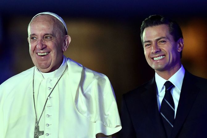 El pontífice y el presidente de México Enrique Peña Nieto cuando el papa llegó a ese país en febrero de 2016.