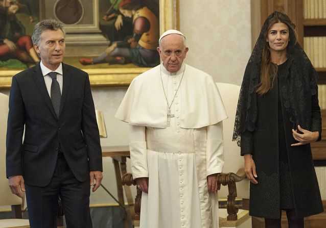 El presidente de Argentina Mauricio Macri y su esposa Juliana Awada visitaron al papa, también argentino, el 27, de febrero de 2016.