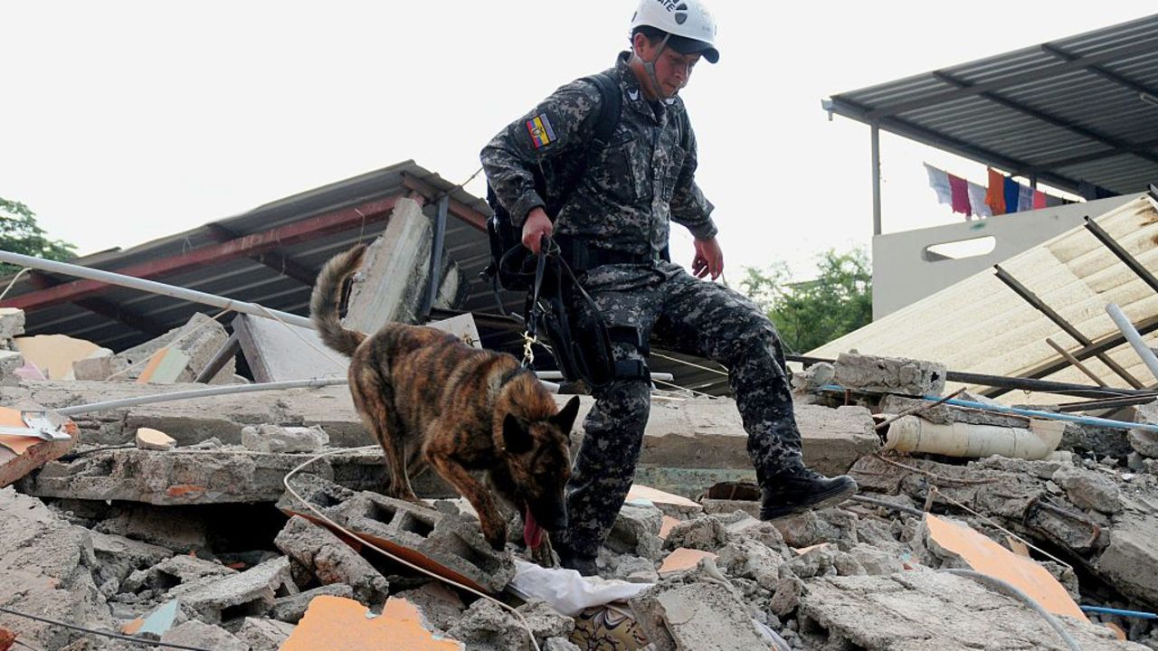 CNNE 278441 - topshot-ecuador-quake