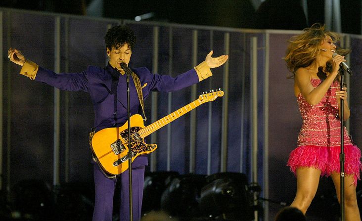 Durante la presentación de los Grammy con Beyonce.